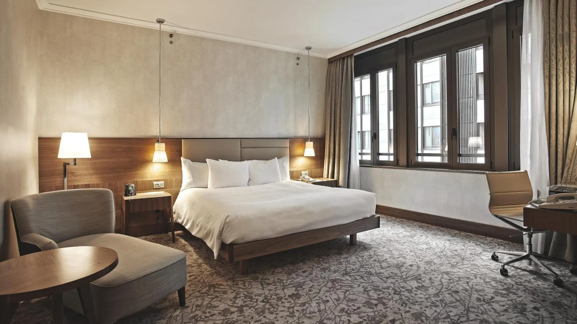 Hilton Milan Hotell 4*,