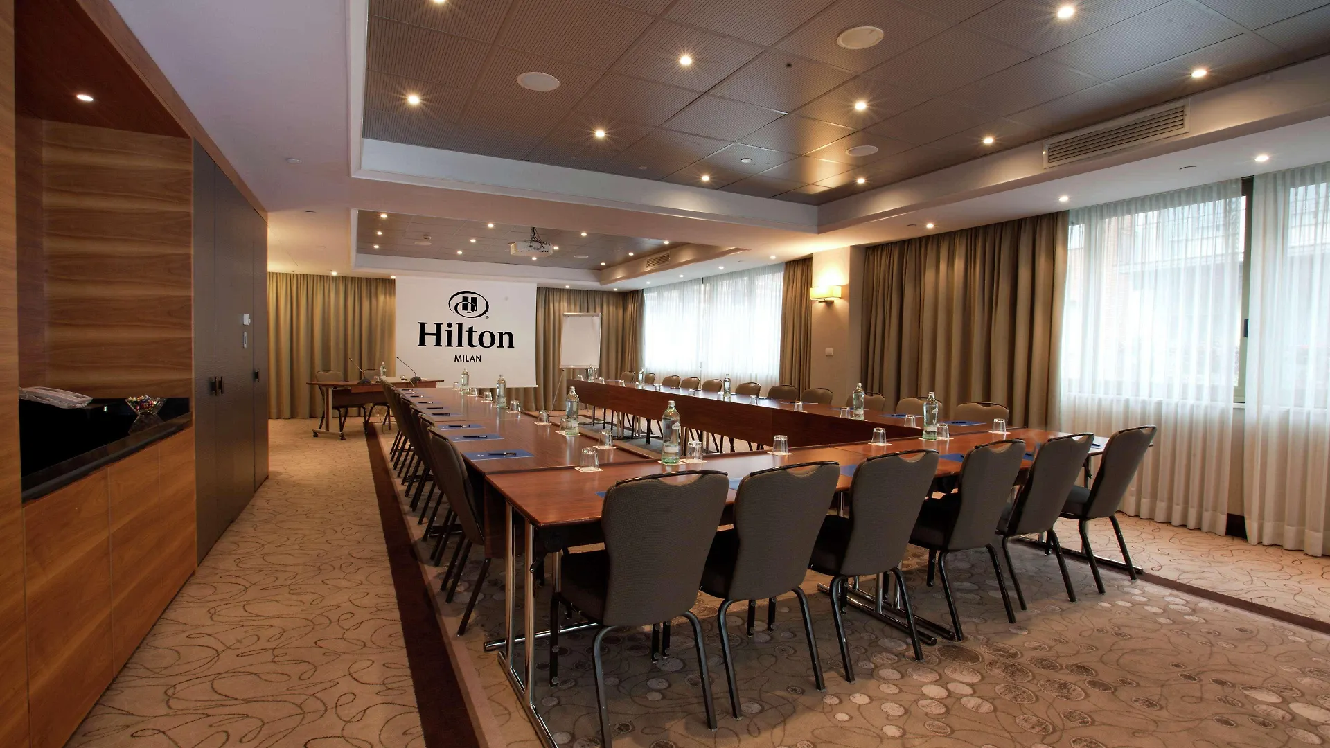 Hilton Milan Hotel 4*,  Italy